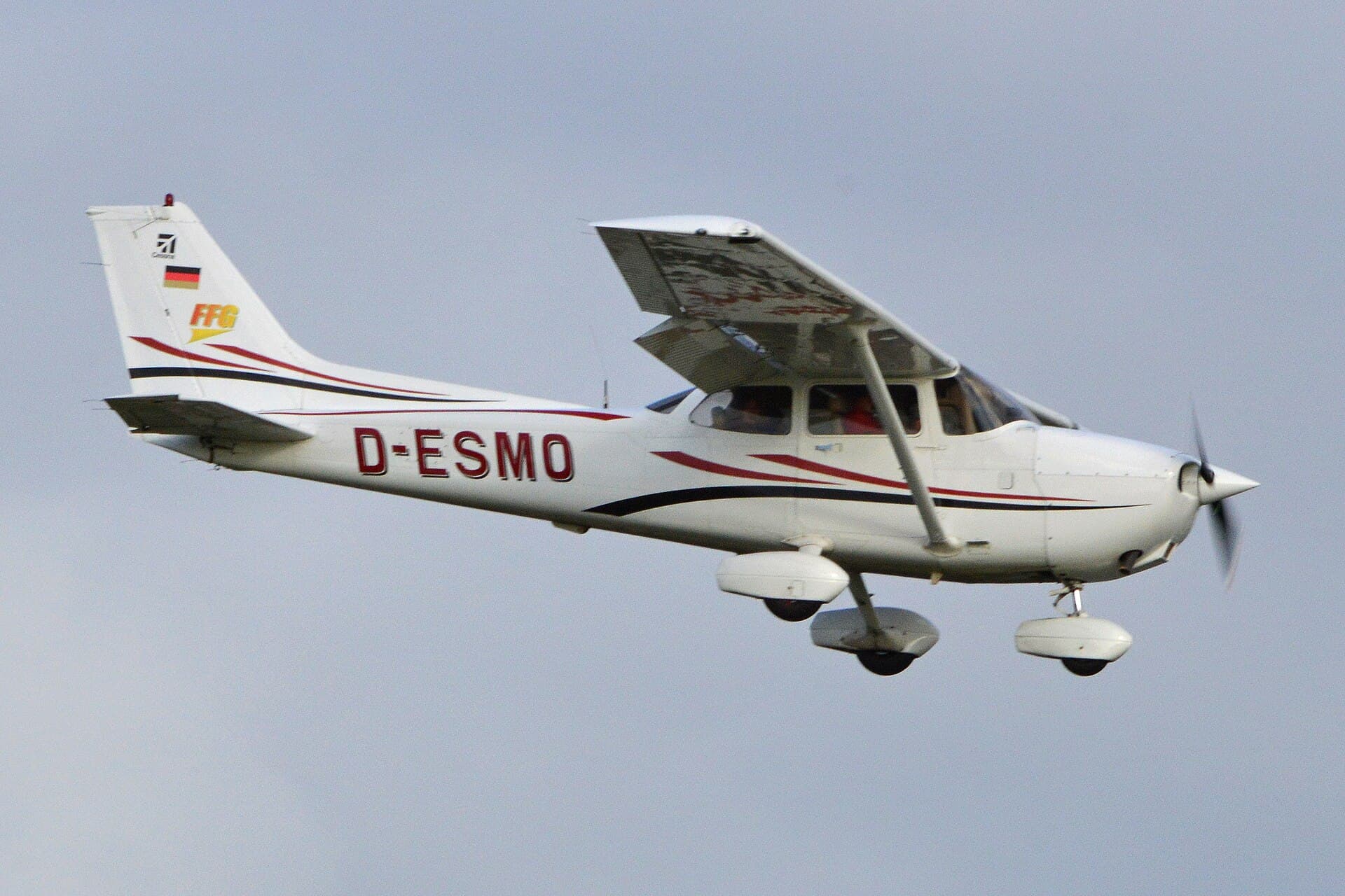 Un Cessna 172R à l'atterrissage à Hambourg