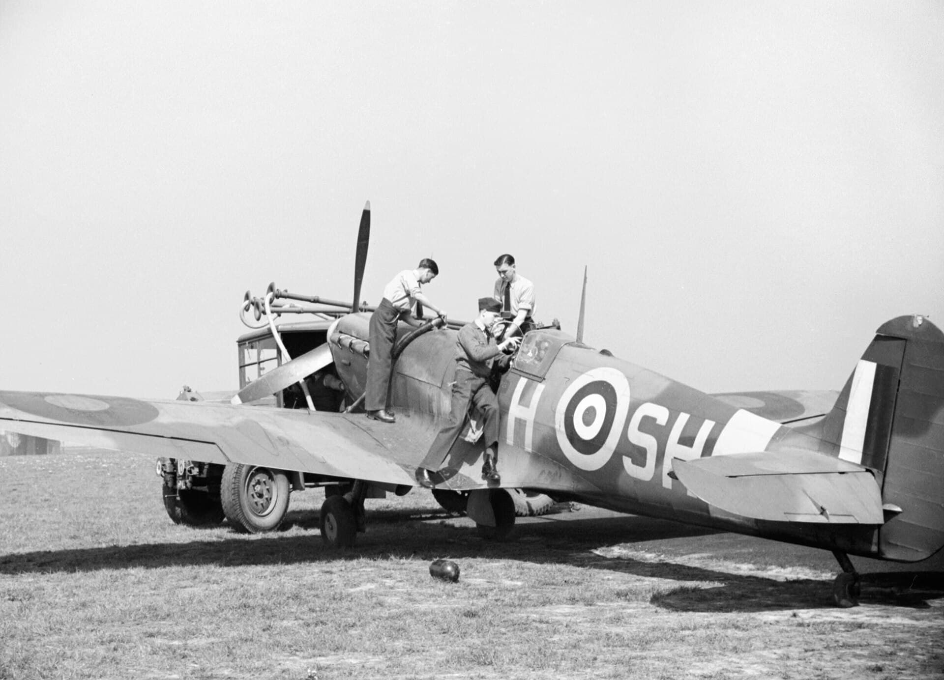Ground staff refuel a Spitfire Mk VB of No. 64 Squadron at Hornchurch, 7 May 1942