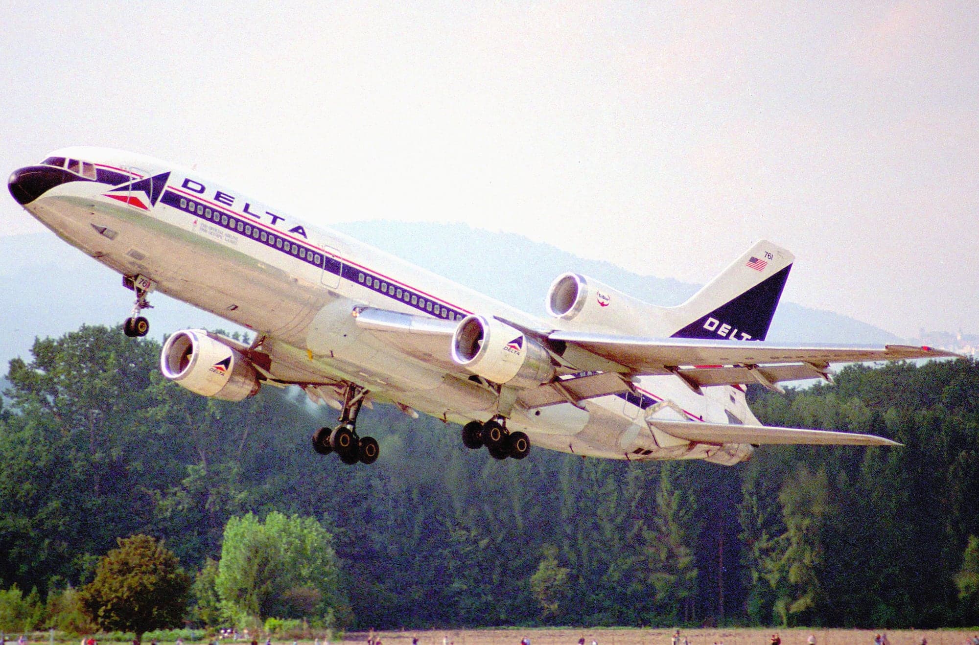 Delta Air Lines Lockheed L-1011 TriStar 500 N761DA at Zurich in September 1995, on the European network Delta had bought from Pan Am four years earlier.