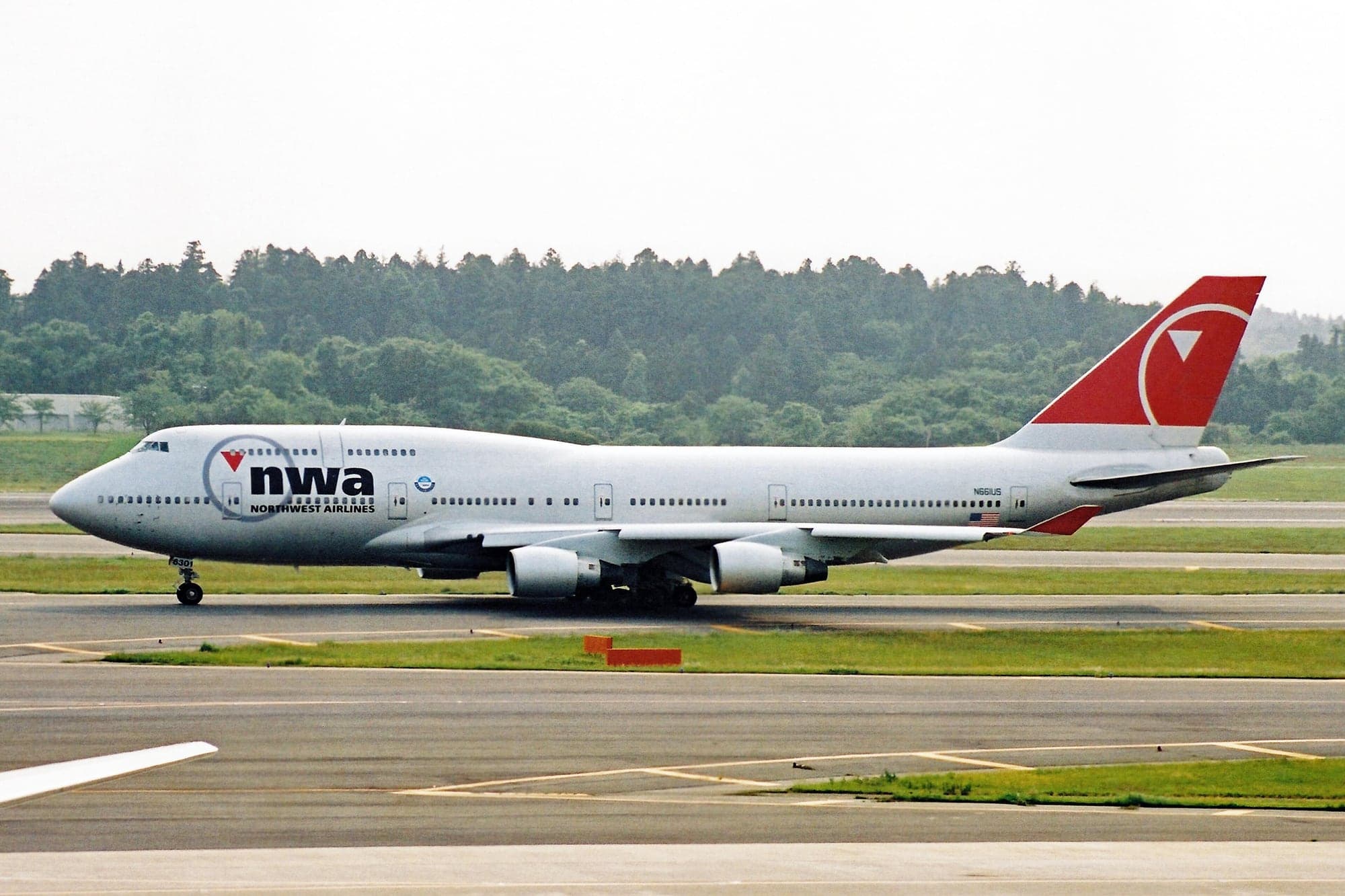 Northwest Airlines Boeing 747-400 N661US at Tokyo Narita in May 2003. It was the 747-400 prototype, and it came to Delta with the Northwest fleet in 2008.