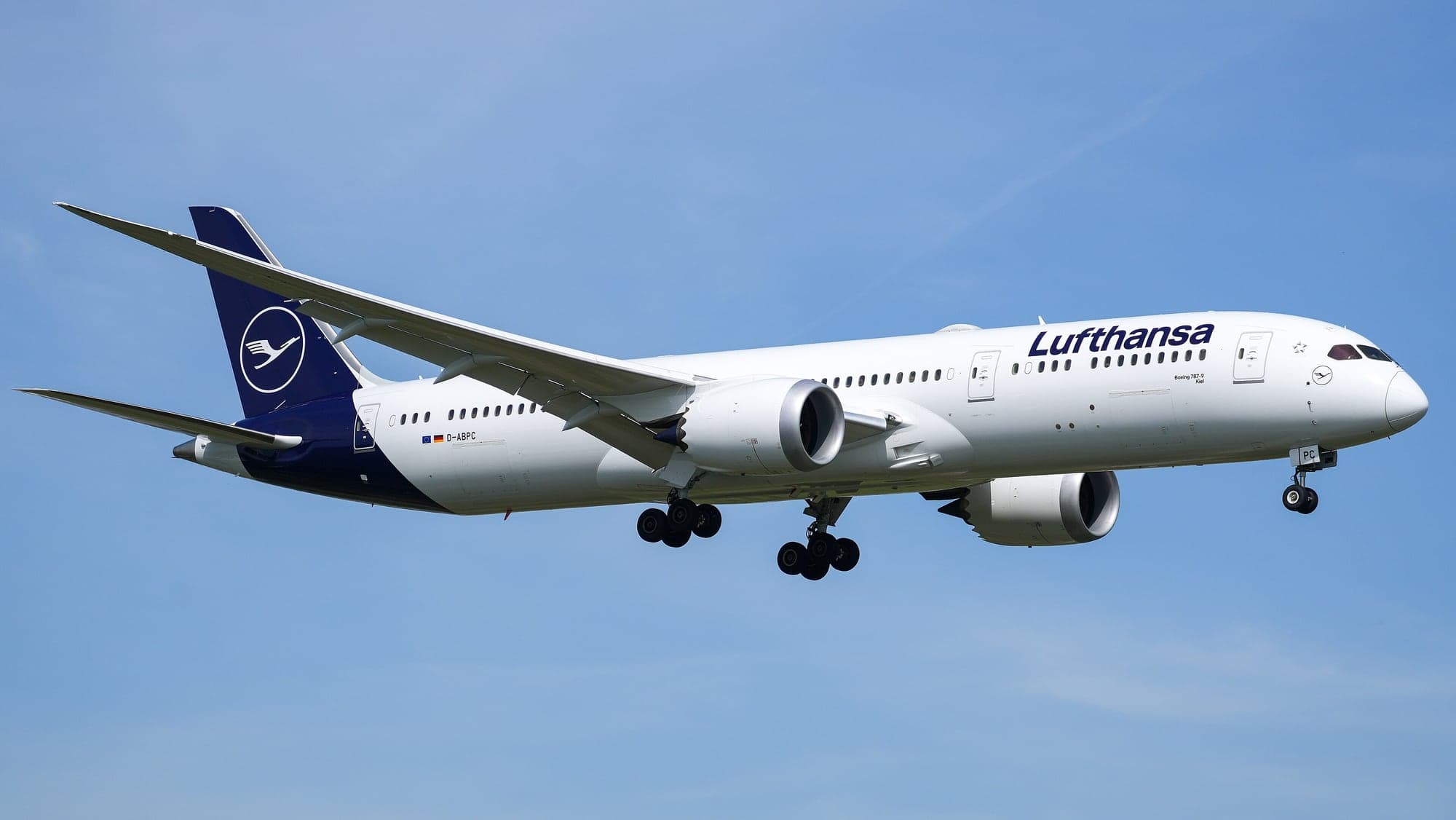 Lufthansa Boeing 787-9 D-ABPC landing on runway 07L at Frankfurt from Denver in May 2023.