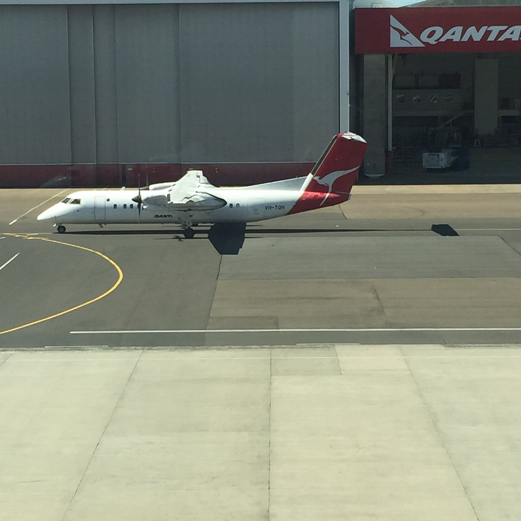 A QantasLink Dash 8 Q300 at Sydney in 2016, wearing an older form of the kangaroo that sits low on the fin.