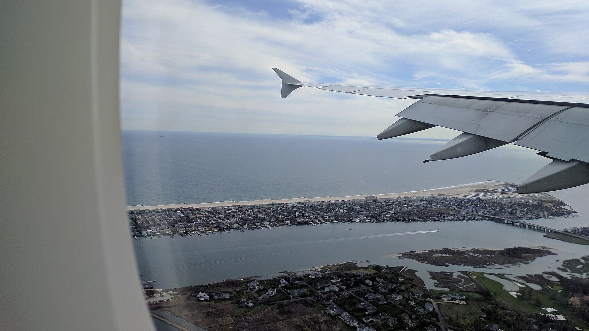 The view from an Air France Airbus A380 from Paris on final approach to JFK in 2017, the wing above the Rockaway shoreline