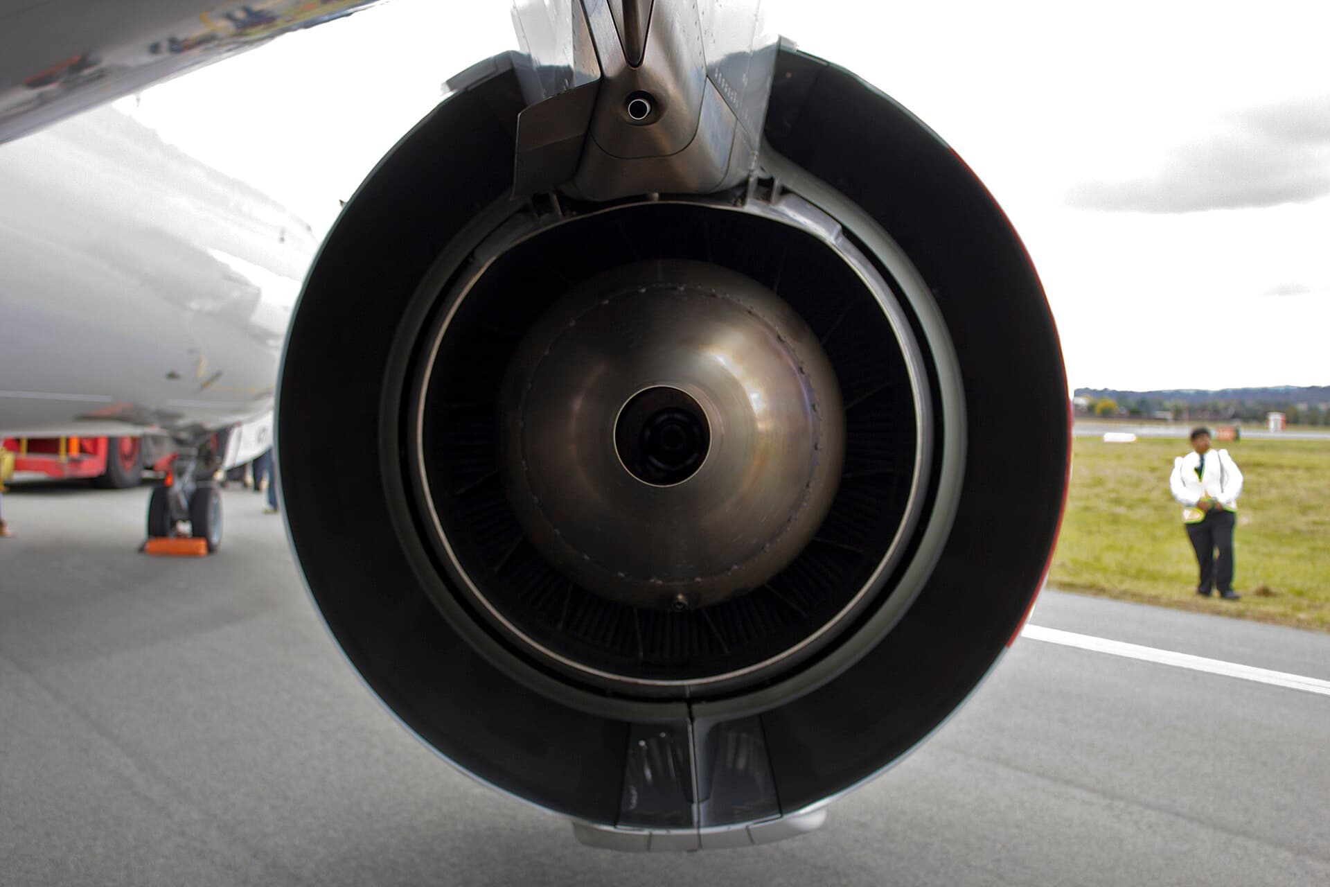 A CFM56-7B26 on a Qantas Boeing 737-800, seen from behind with the exhaust nozzle and core plug in view