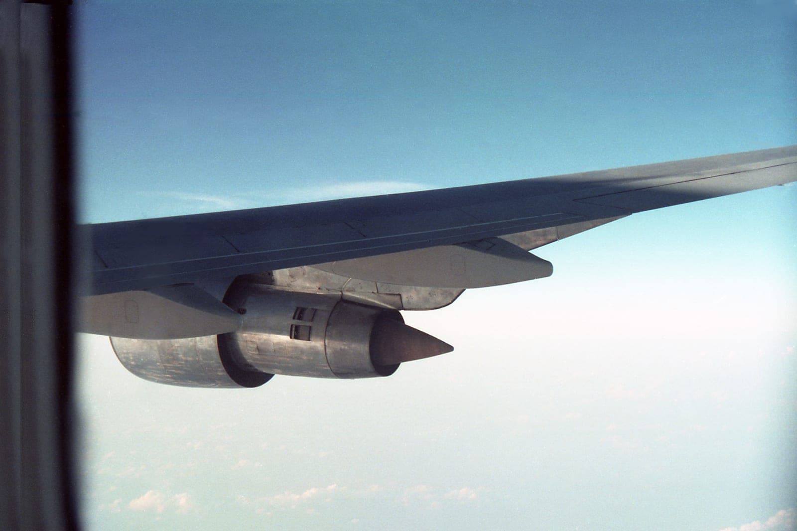 The wing and engine of a Singapore Airlines Boeing 747-212B seen from a cabin window in 1989