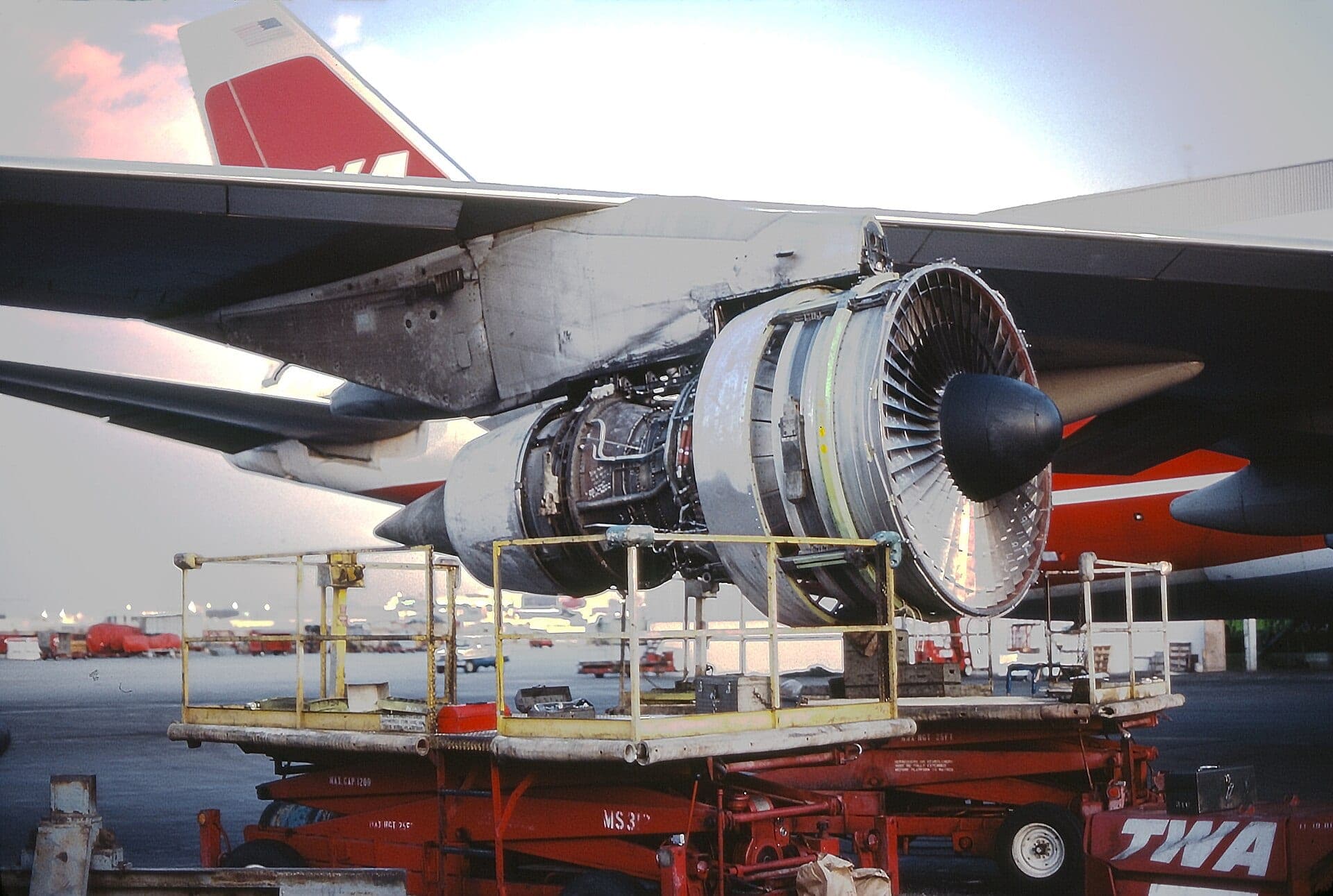 A TWA Boeing 747-131 at Los Angeles in August 1982 with its number 4 JT9D uncowled for maintenance