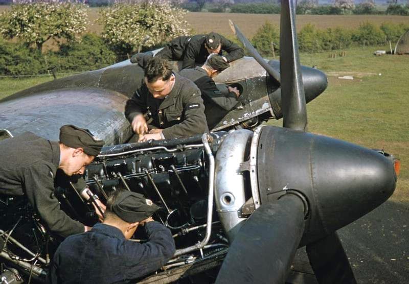 Mechanics working on the Merlin engines of a Handley Page Halifax Mk II of No. 35 Squadron at Linton-on-Ouse, June 1942