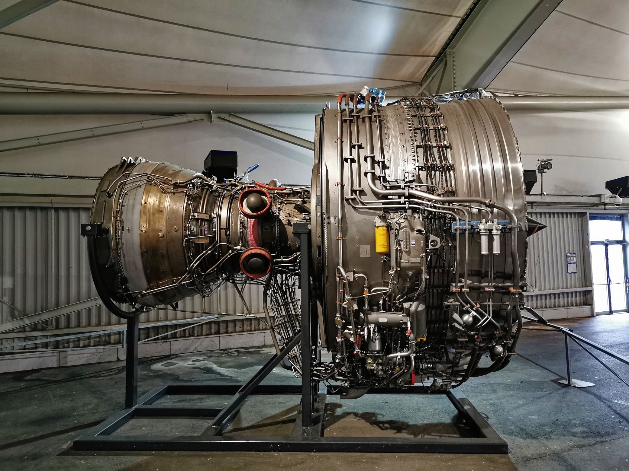 A Rolls-Royce Trent 900 on display, seen from the side, 2020