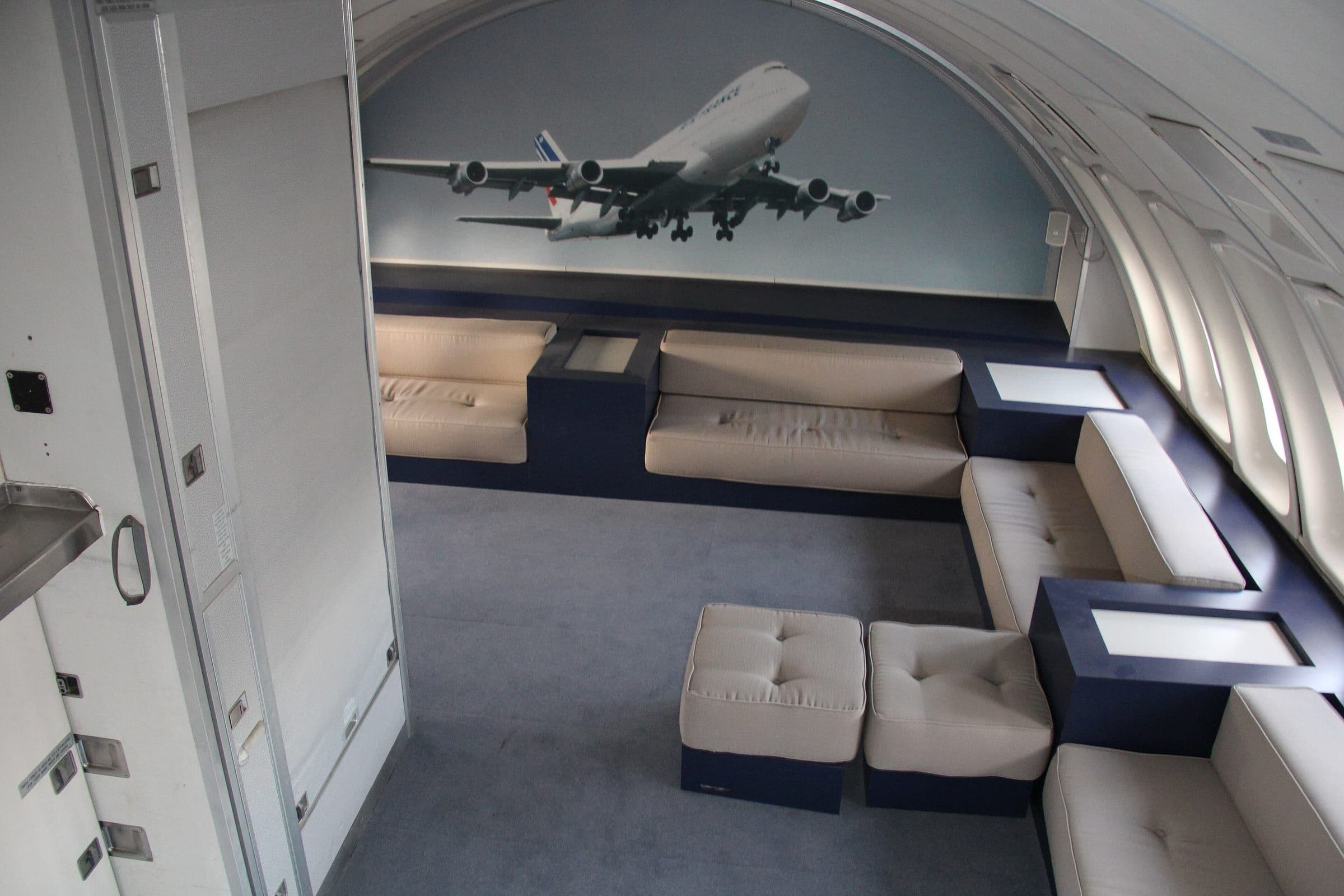 The upper deck of a preserved Boeing 747-100 in 2014, the space Juan Trippe asked Boeing to turn into a lounge