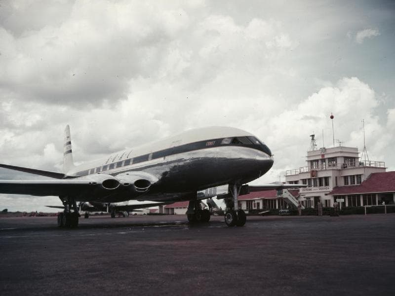 A BOAC de Havilland Comet, en route to Johannesburg from London, breaks its journey at Entebbe in 1952