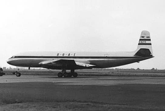Comet 1 G-ALYX of BOAC at Heathrow in 1953, during the fleet's first full year of service