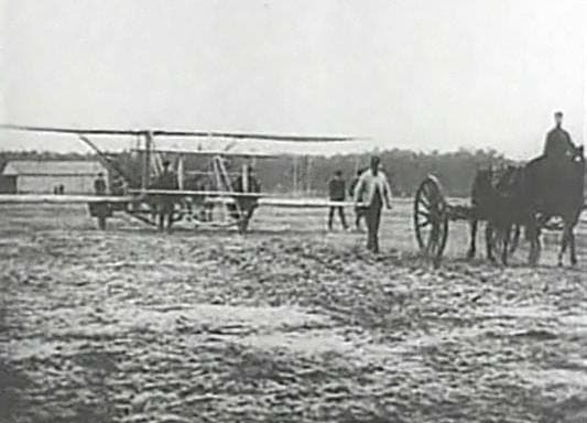 Wilbur Wright's Flyer at the Hunaudières racecourse near Le Mans during the 1908 demonstrations in France.