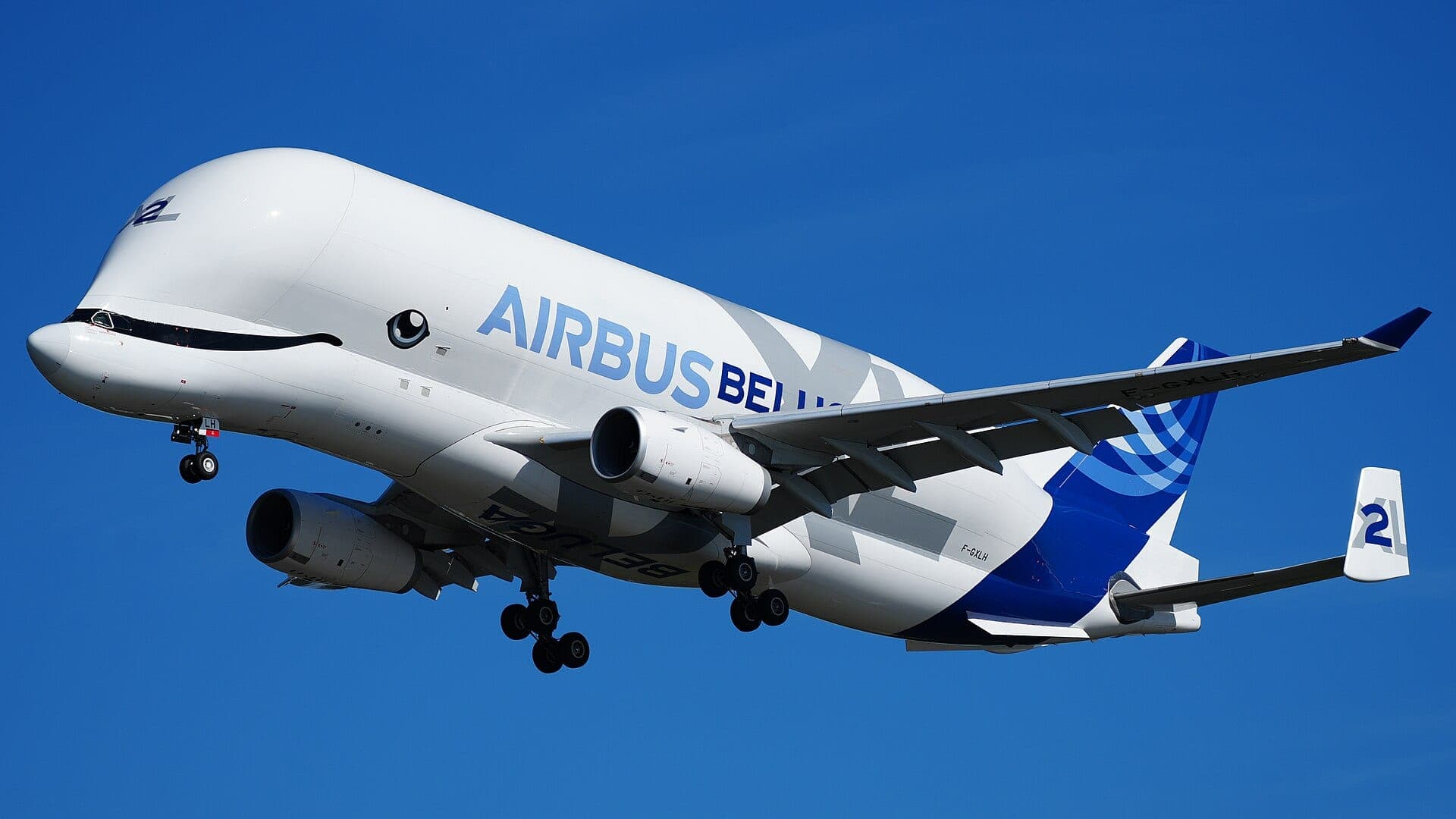 A BelugaXL on approach to Hamburg-Finkenwerder, carrying sections between Airbus plants