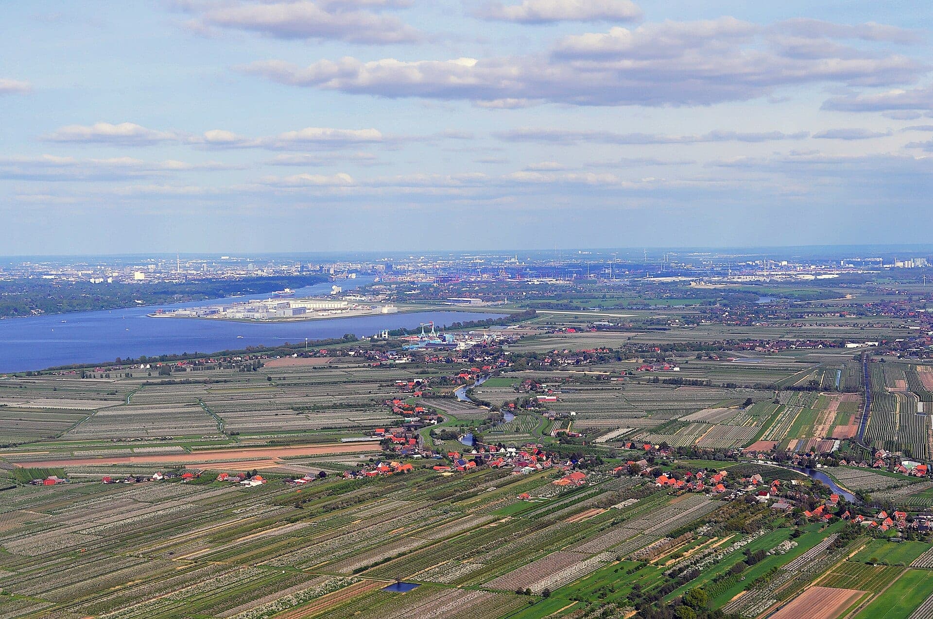 The Airbus plant at Hamburg-Finkenwerder on the Elbe, seen from the air in 2012