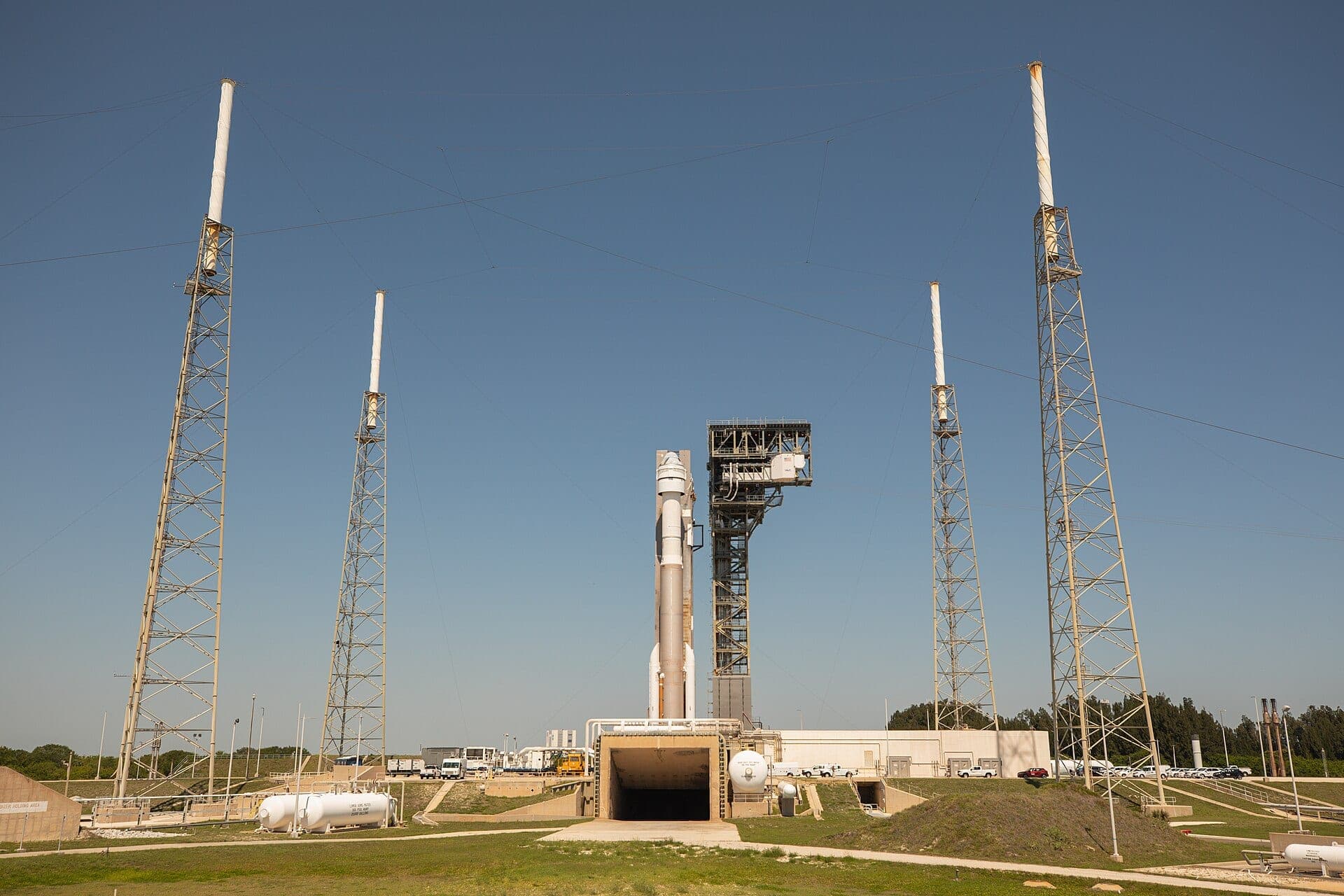 Boeing's Starliner spacecraft atop an Atlas V rocket on the launch pad at Cape Canaveral before the 2024 crewed flight test