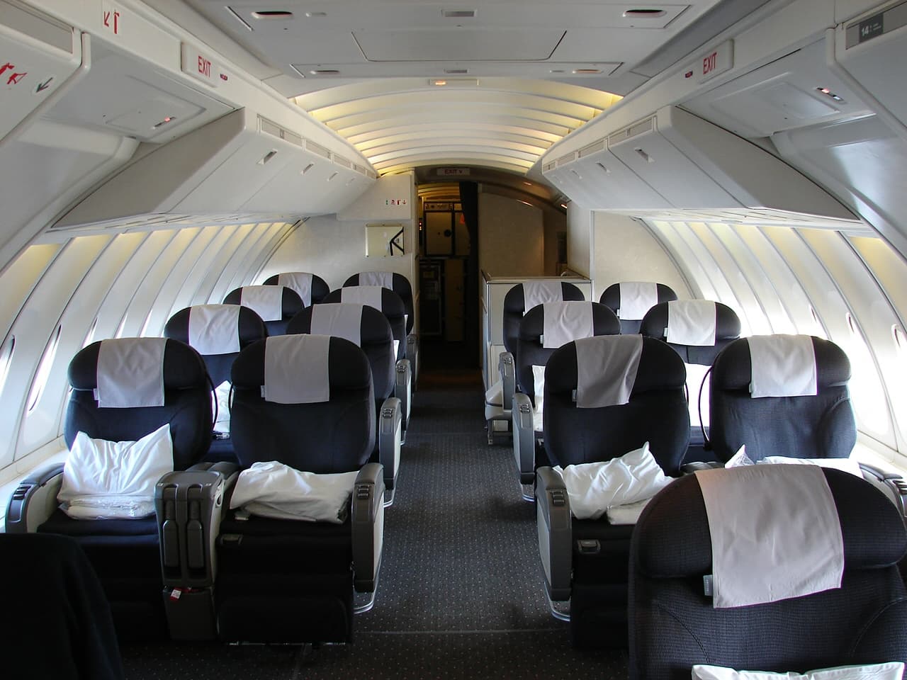 The short upper-deck cabin inside the 747's hump, a handful of seats tucked beneath the curved ceiling behind the flight deck