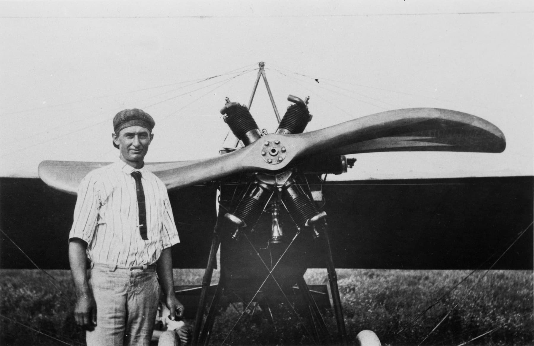 Clyde Cessna with one of his monoplanes around 1917